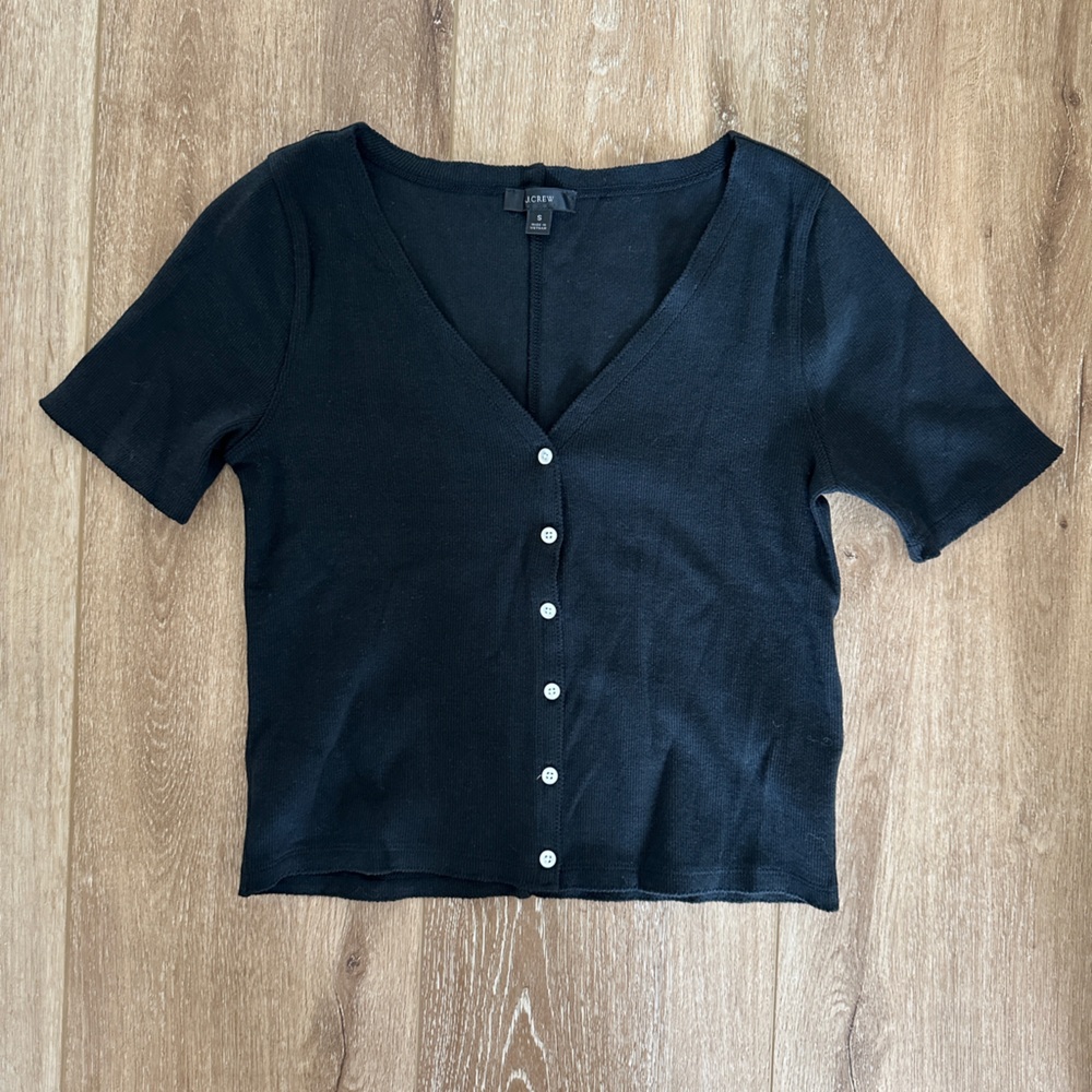 JCREW BUTTON DETAIL V NECK SHORT SLEEVED TOP
